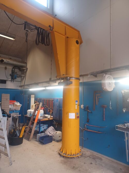 Demag 2000 kg søjlesvingkran